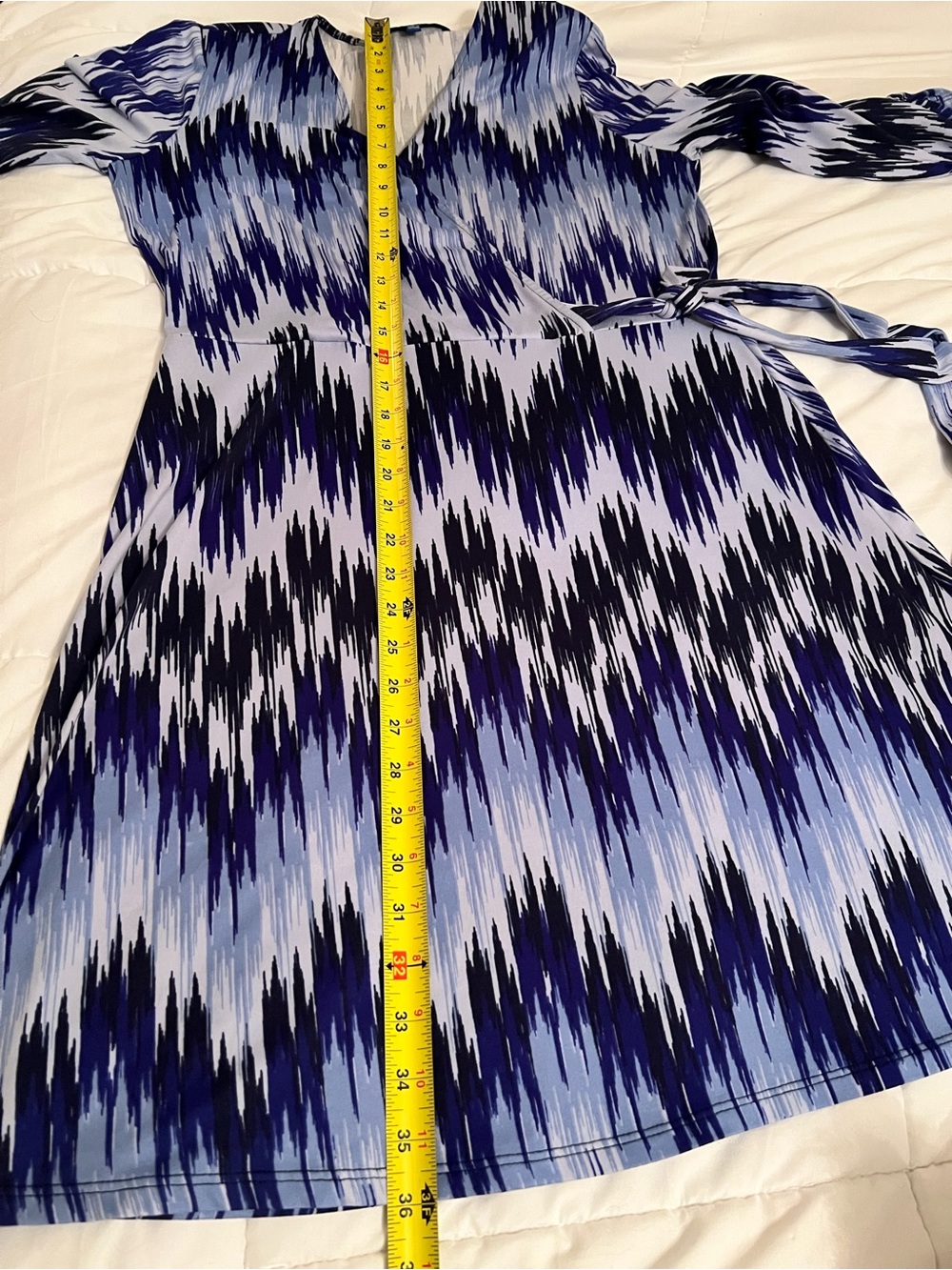 Womens size large blue tie dye art deco wrap around dress